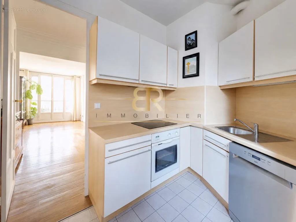 4-toaline korter asukohas Paris-17e