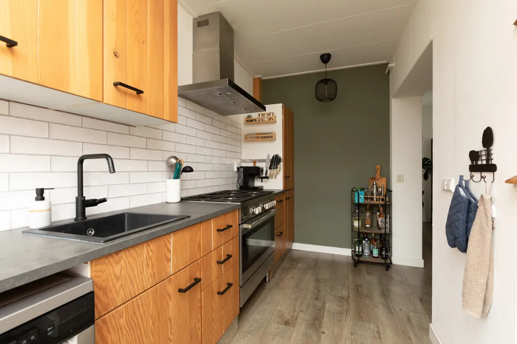 Cucina - Modernised 1930s Semi-detached House in Bolsward