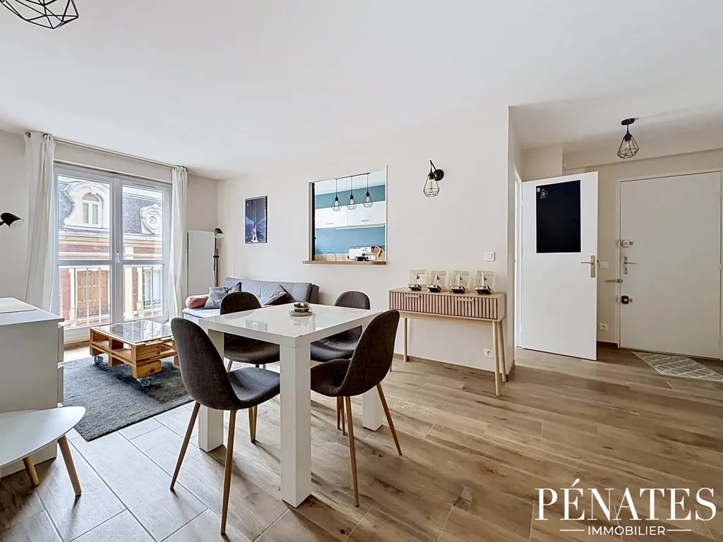 Dining Room - Meubled 2-Bedroom Apartment in Rouen