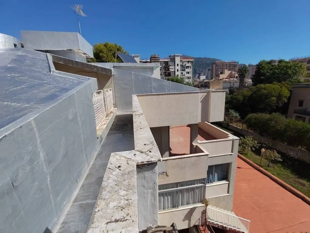 Balcon - Luxury Villa with Private Garden in Palermo