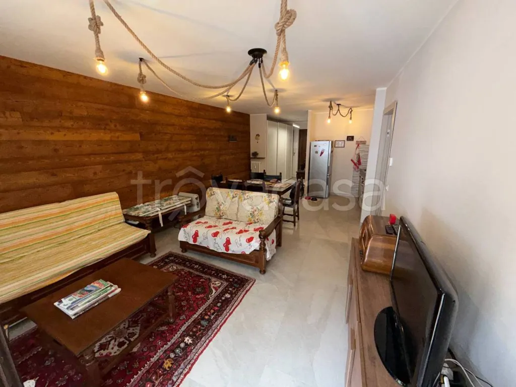Séjour - Rustic Apartment with South-Facing Terrace in Bardonecchia