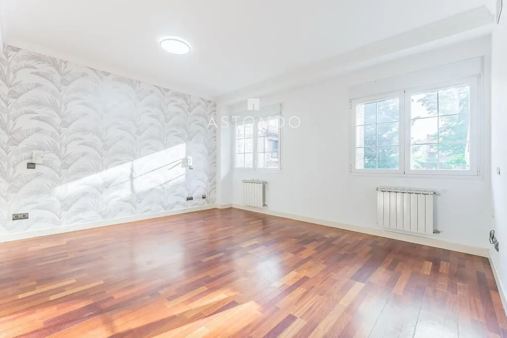 Pièces - Luxury Townhouse with Pool in Madrid