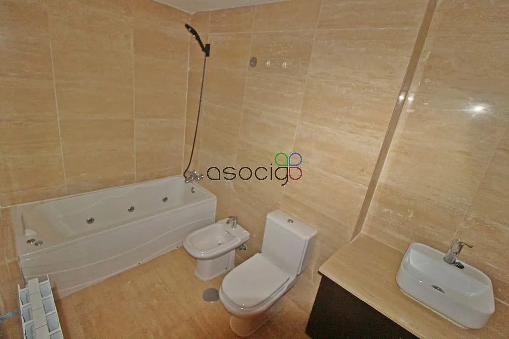 Vannitoad - Apartment with Terrace in Yebes