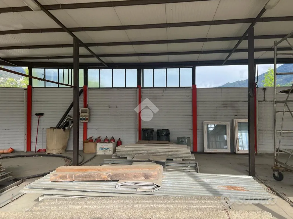 2-room commercial property in IT