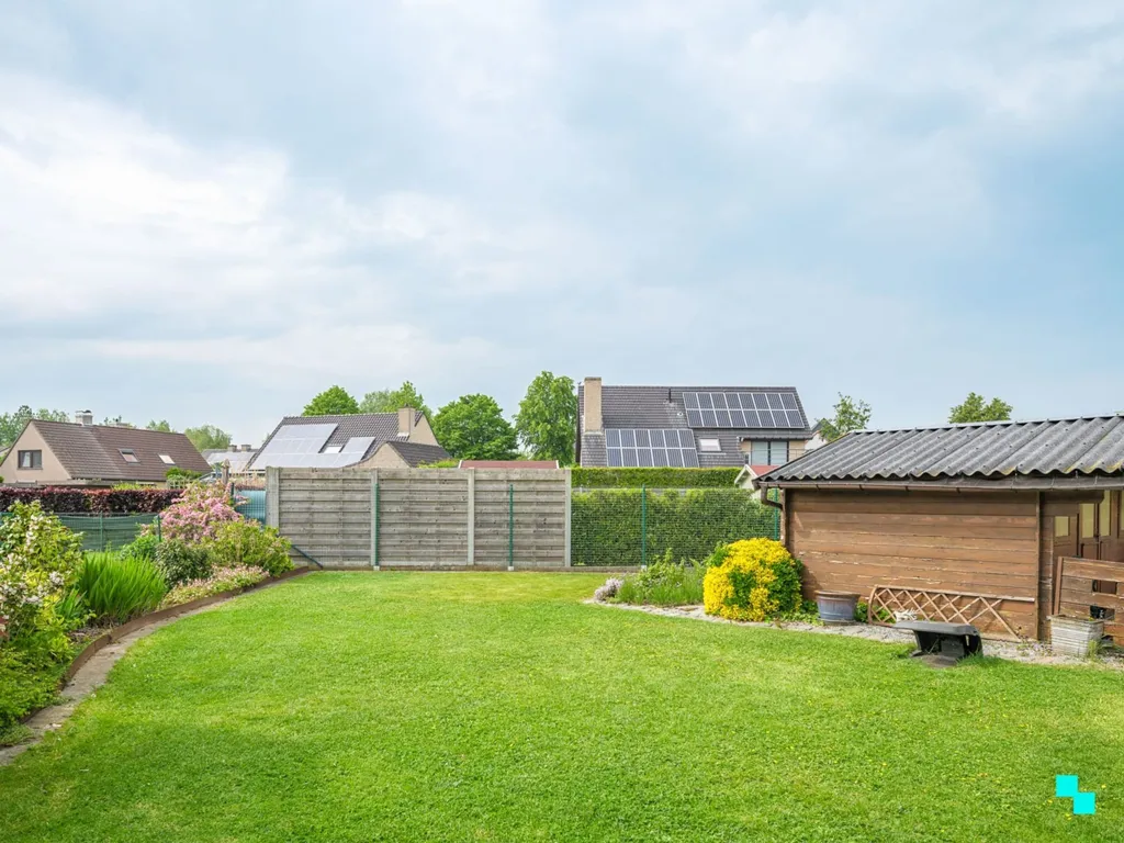 Garden - Spacious Villa in Quiet Residential Area