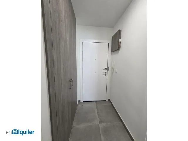 Entrée - Modern Flat with Balcony in City Centre