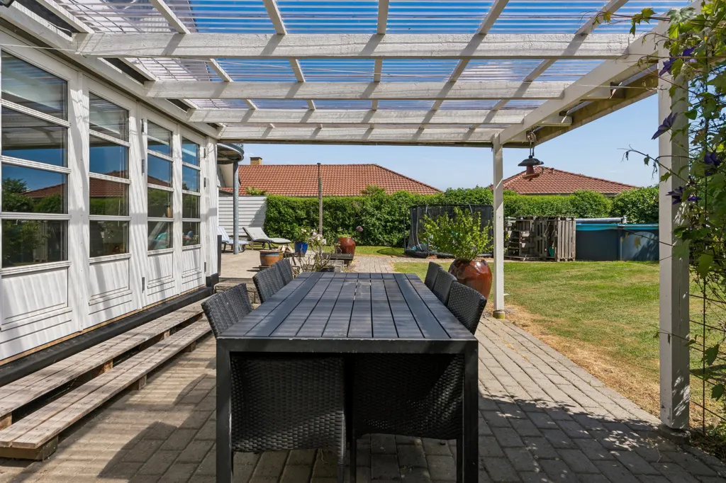 Terrasse - Villa with South-Facing Garden in Odense