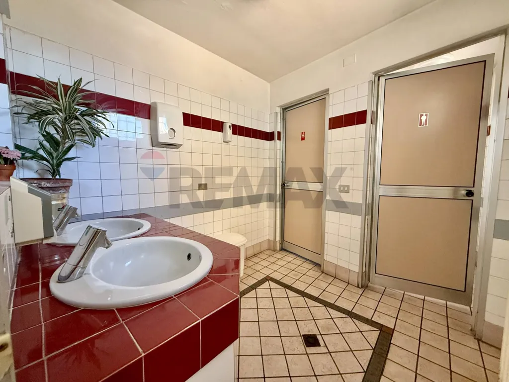 Salles de bain - Restaurant with Apartment in Cremona's Migliaro