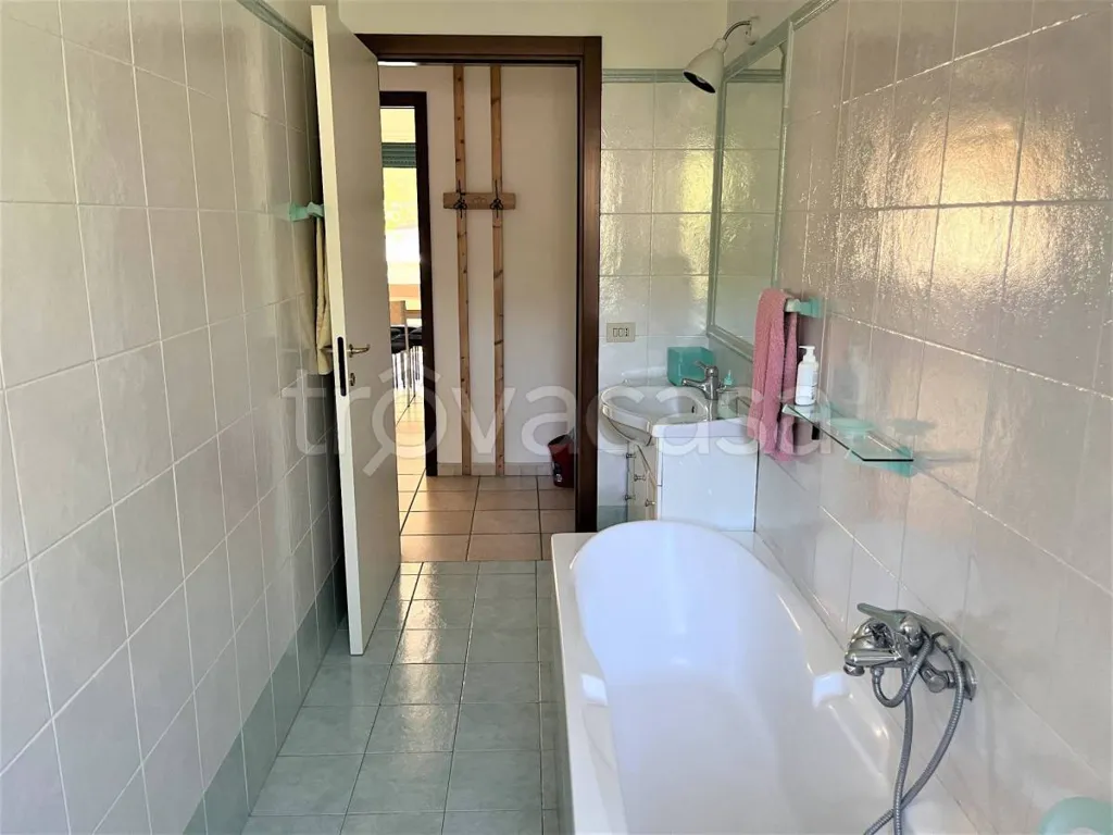 Salles de bain - Bright Apartment with Balcony in Urbino