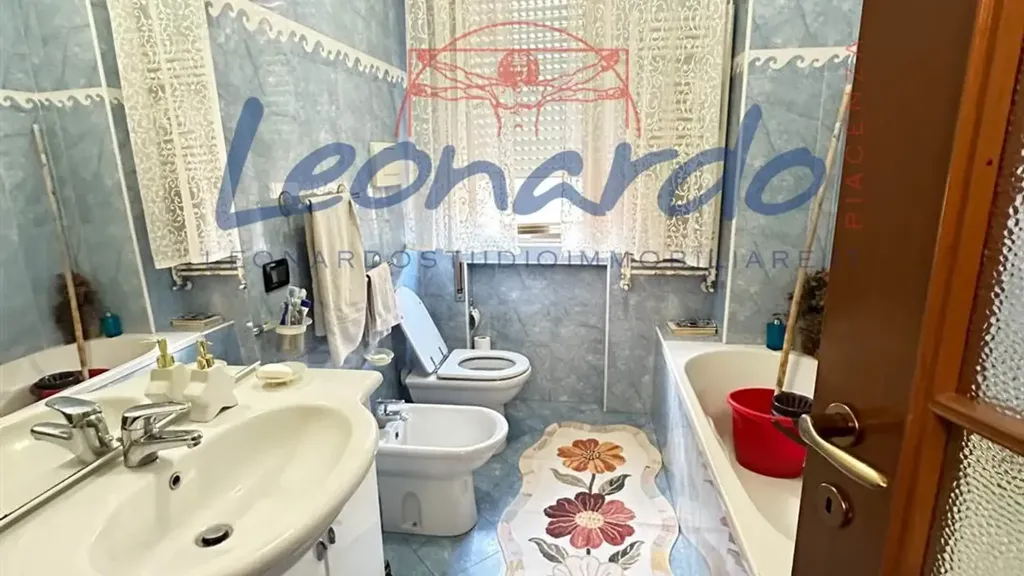 Vannitoad - Bright Apartment with Garage in Piacenza