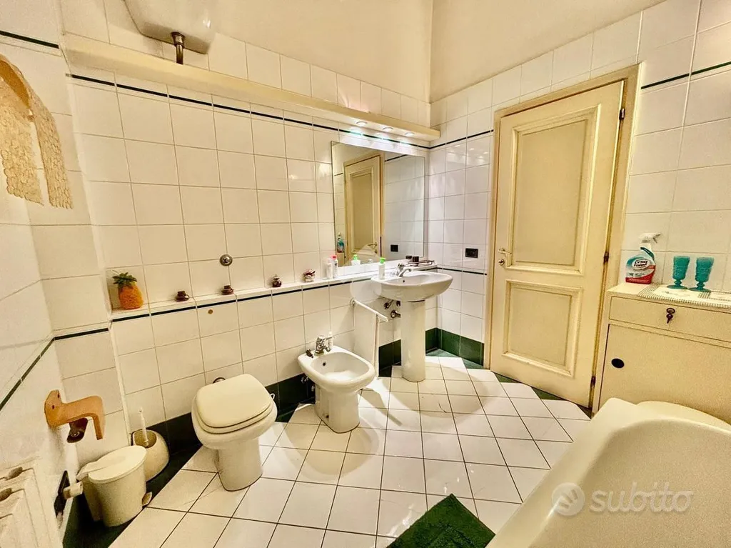 Vannitoad - Spacious Apartment with Balcony in Florence