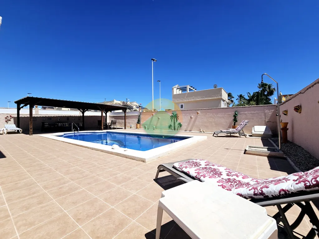 Bassein - Detached Villa with Pool in Camposol