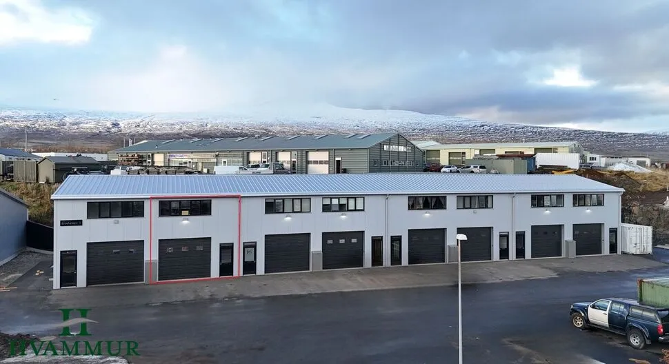 Välivaade - Modern Storage Unit with Balcony in Akureyri