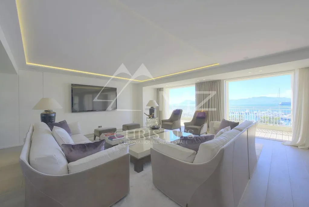 Séjour - Penthouse Unique avec Vue Panoramique sur la Croisette à Cannes