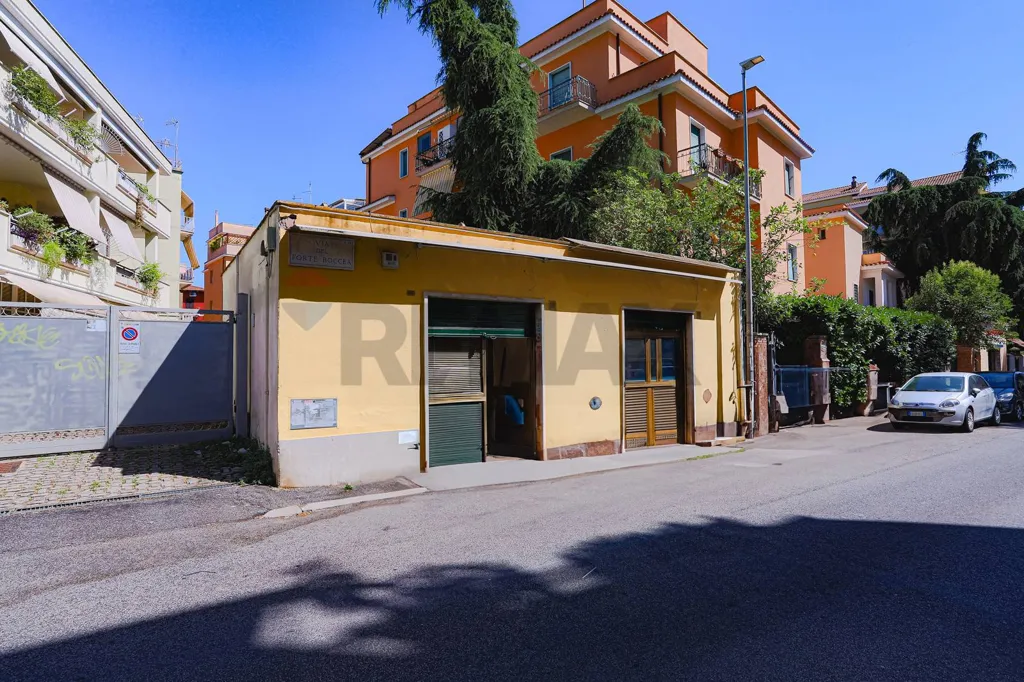 Extérieur - Commercial Unit with Street Frontage in Rome