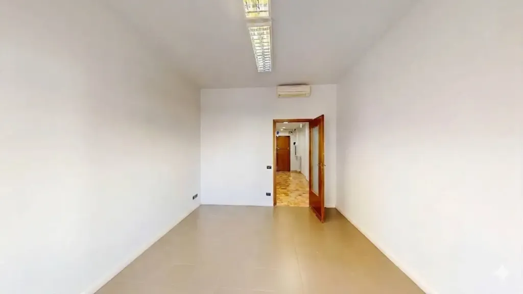 Pièces - Spacious Trilocale with Balcony in Turin