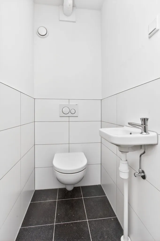 Salles de bain - 4-Bedroom Apartment with Balcony in Overvecht