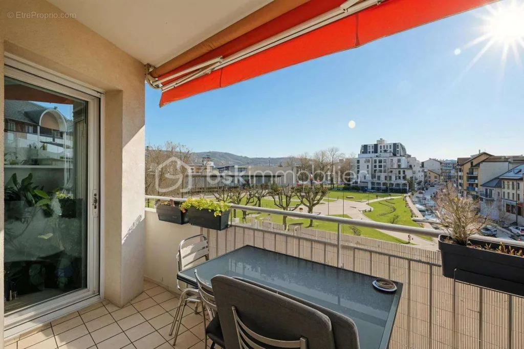 Balcon - Appartement Rénové avec Balcon et Vue Dégagée en Centre-Ville