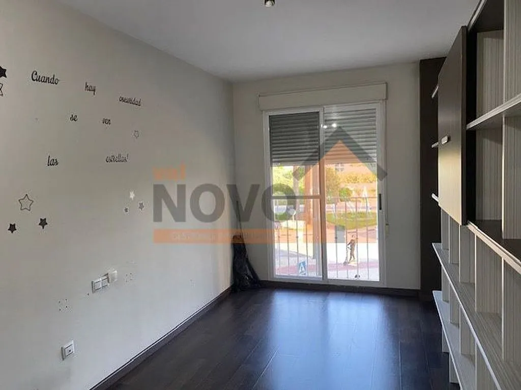 Chambres - 3-Bed Apartment with Garage in Benipeixcar