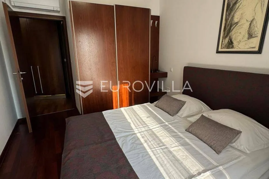 Chambres - Luxury Penthouse with Plot in Bol Town Centre
