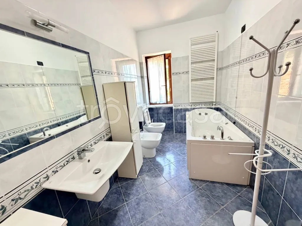 Salles de bain - Restored Villa with Private Garden in Corneliano d'Alba