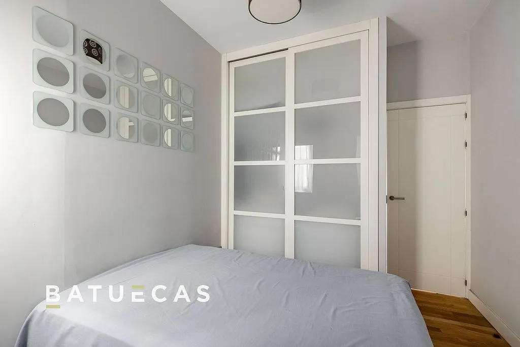 Chambres - Apartment with Balcony in Embajadores, Madrid