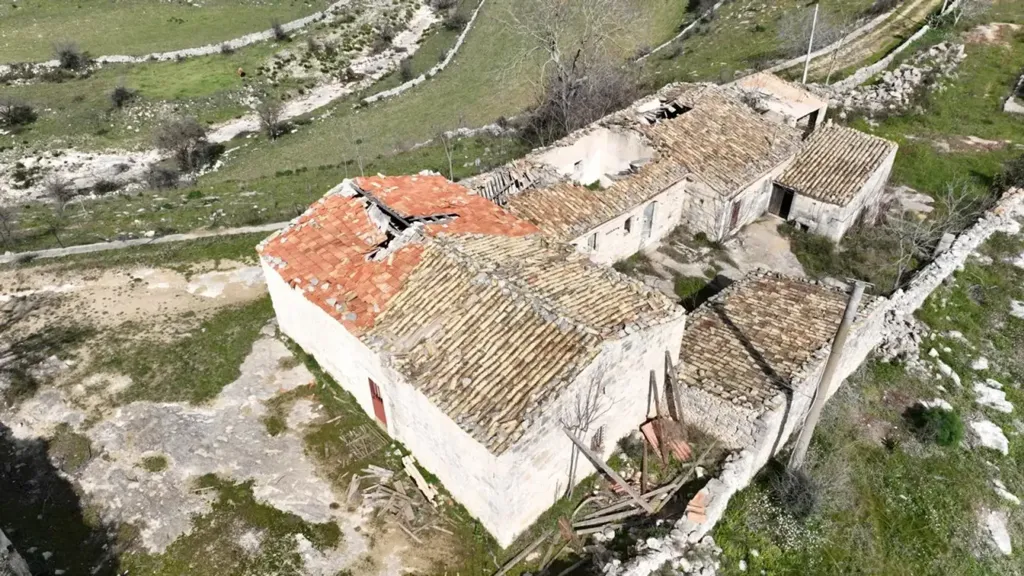 Õhuvaade - Traditional Rustico with Extensive Land in Ragusa