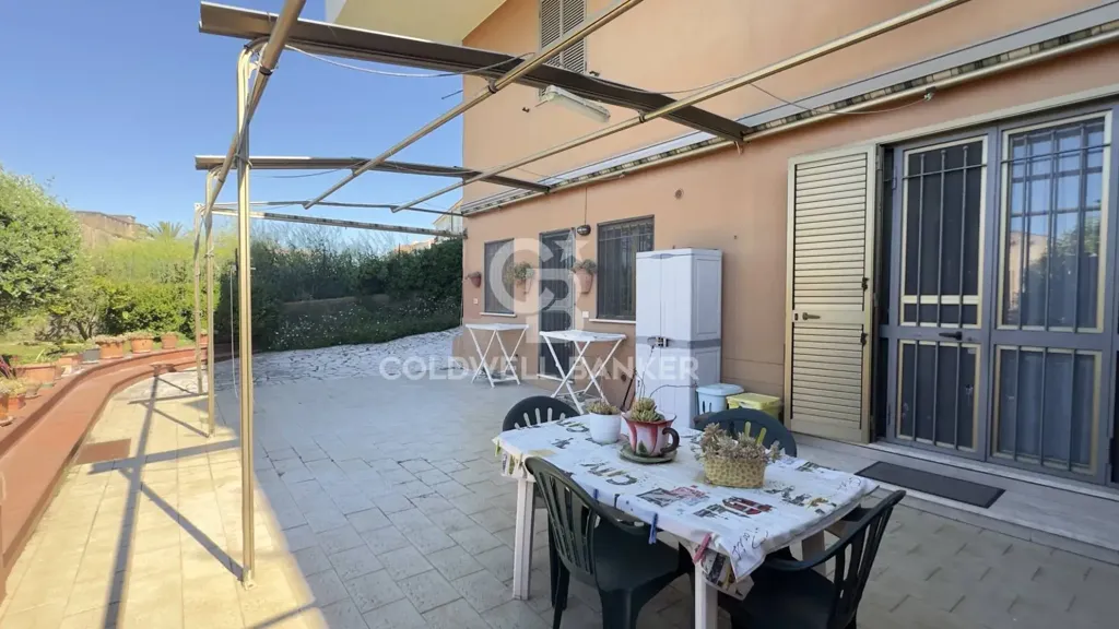 Terrasse - Trilocale with Private Garden in Tarquinia