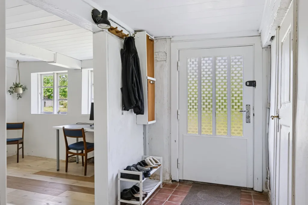 Hallway - Historic Villa with Garden in Højer
