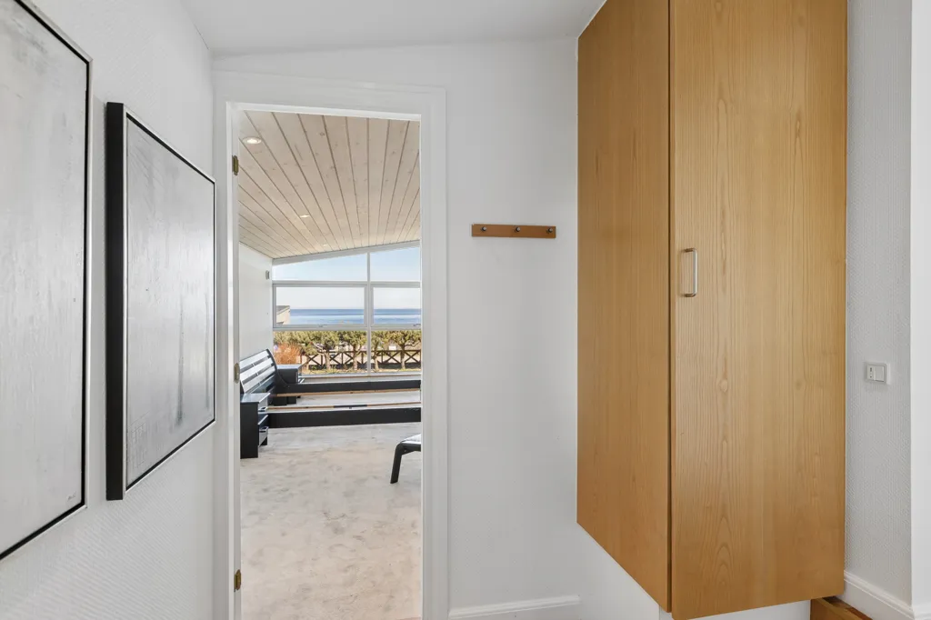 Entrée - Holiday Home with Private Beach in Køge