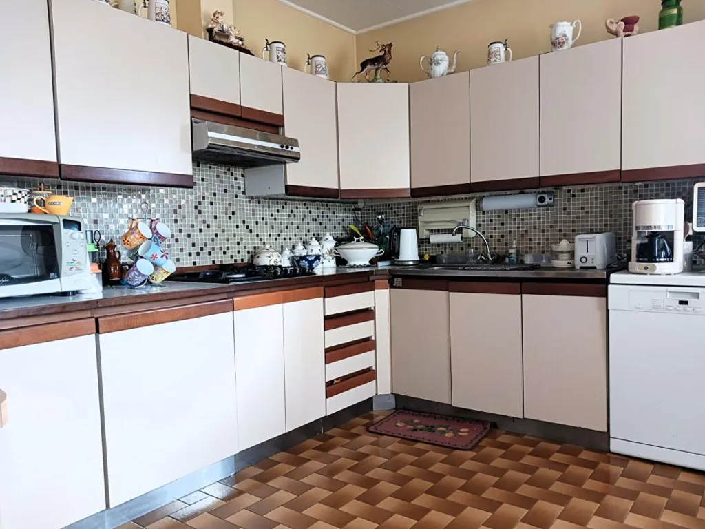 Cucina - 9-Piece House with Pool in Montain