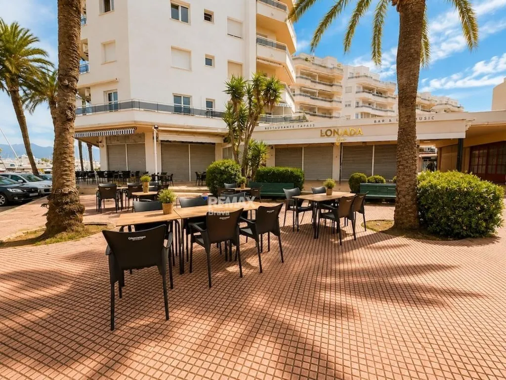 Apartment with Terrace in Empuriabrava