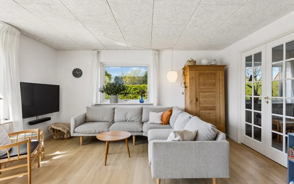 Elutuba - Modernised Villa with Garden in Mejrup