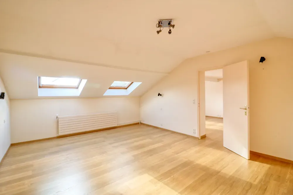 Pièces - Maison 5 Chambres avec Balcon à Antony