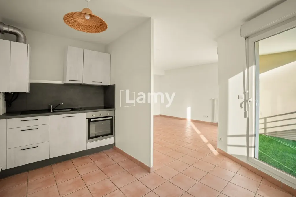 Köök - Bright 3-Bedroom Apartment in Lyon's 3rd Arrondissement