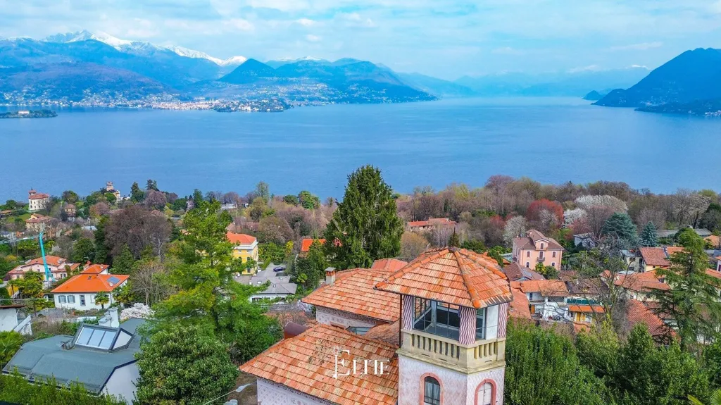 Historic Villa with Lake Views, Stresa