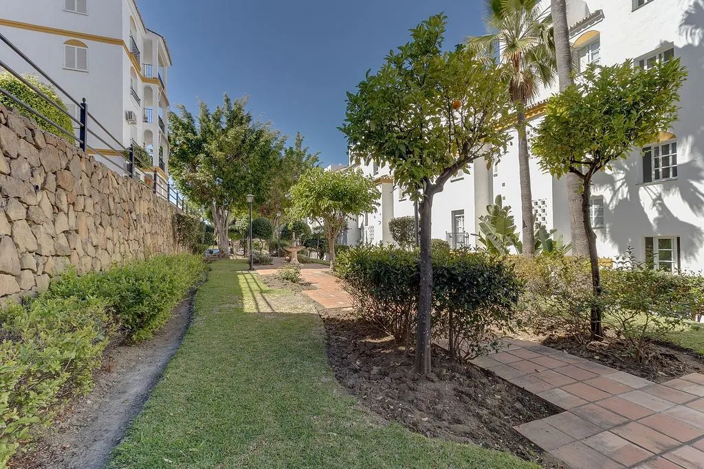 Jardin - T2 Apartment with Pool in Atalaya, Estepona