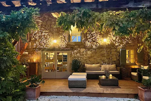 Terrasse - Hamlet Rénové avec Vue sur les Pyrénées à Condom