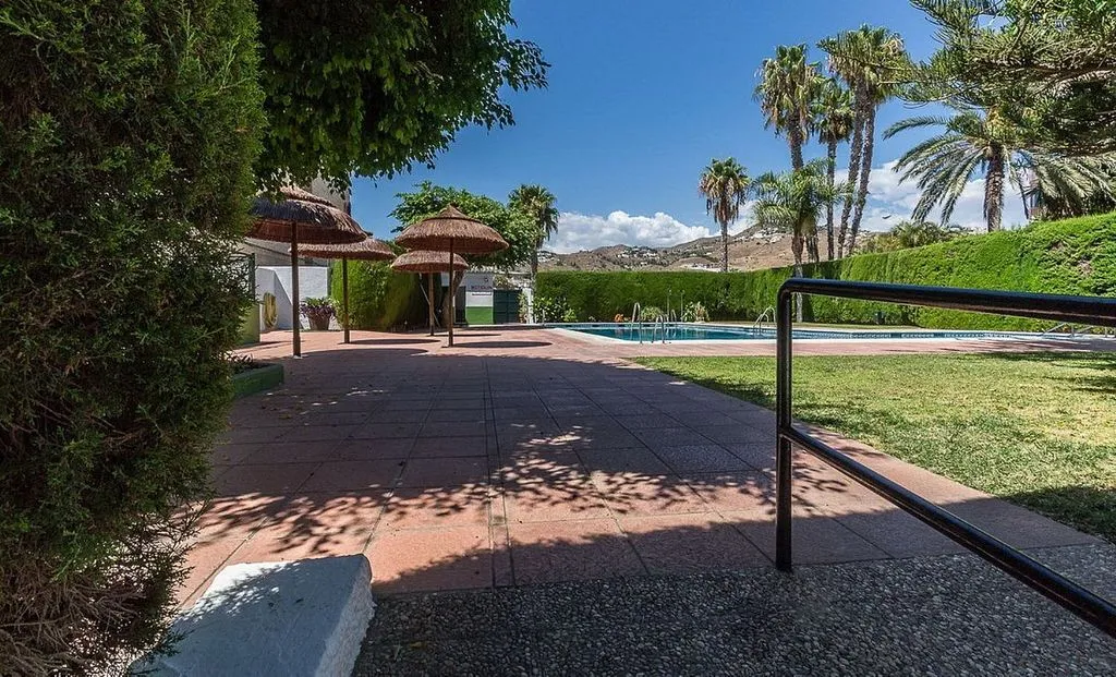 Bassein - 2-Bed Flat with Pool on Avenida Europa, Almuñécar