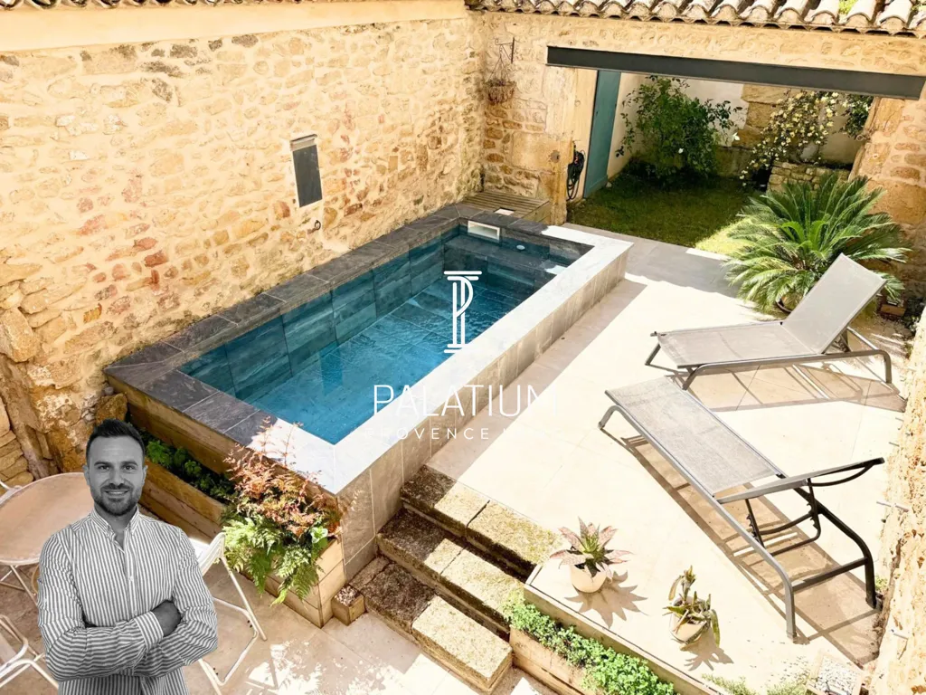 Jardin - Maison de Caractère avec Piscine au Centre de Grans