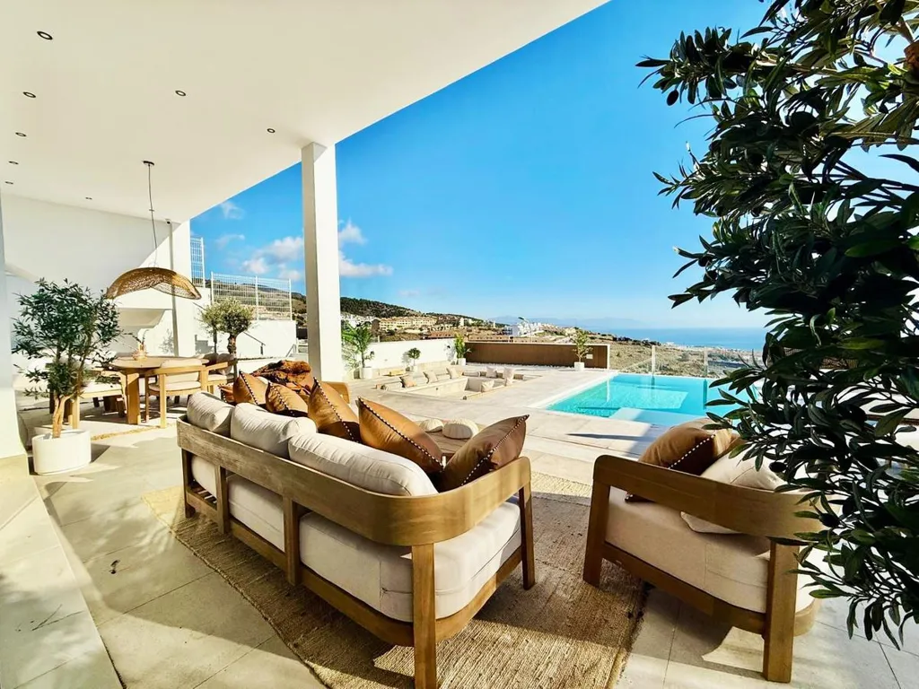 Pool - Modern Villa with Sea Views in Benalmádena