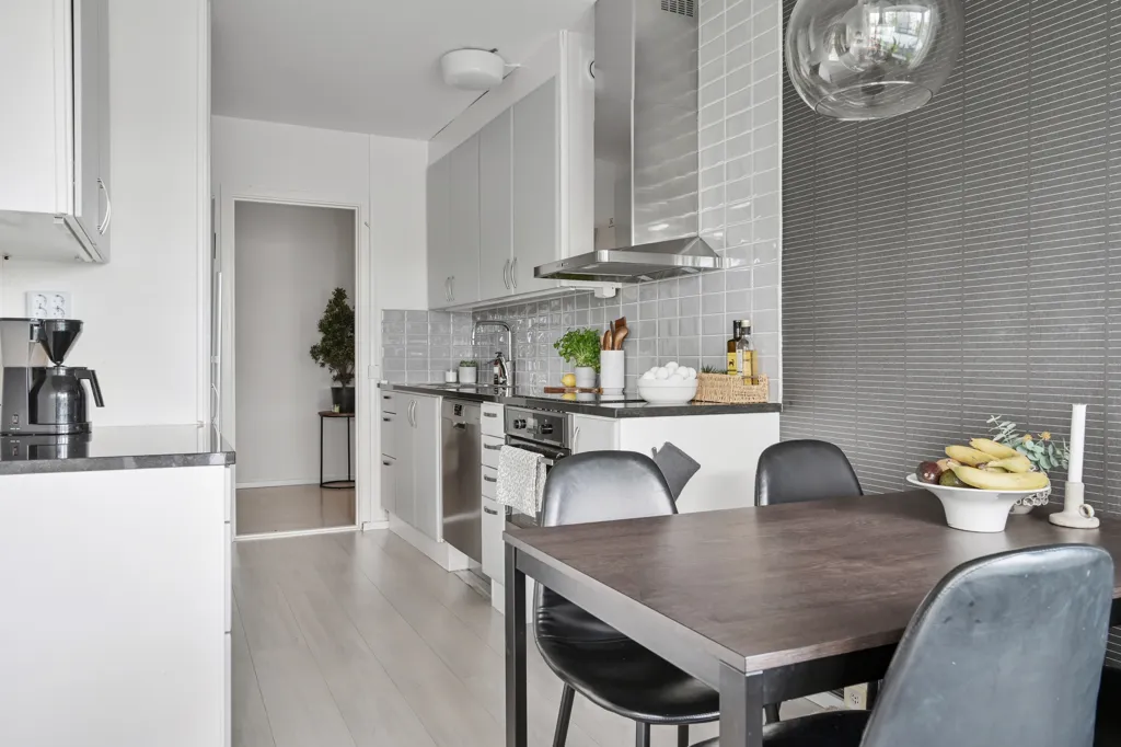 Dining Room - Stylish Two-Bedroom with Balcony in Märsta