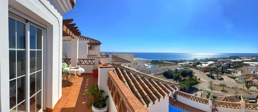 Rõdu - South-Facing Villa with Sea Views in Torrox Park