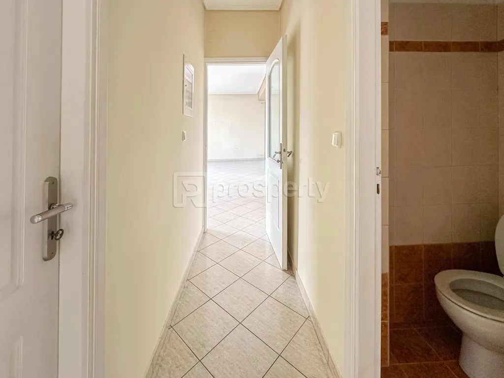 Esik - Spacious Apartment with Large Balcony in Ilion