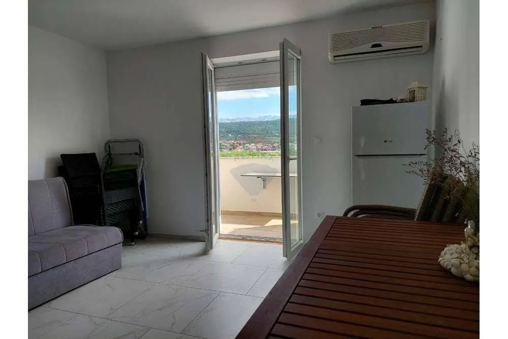 Magamistoad - Renovated Apartment with Sea View in Posedarje