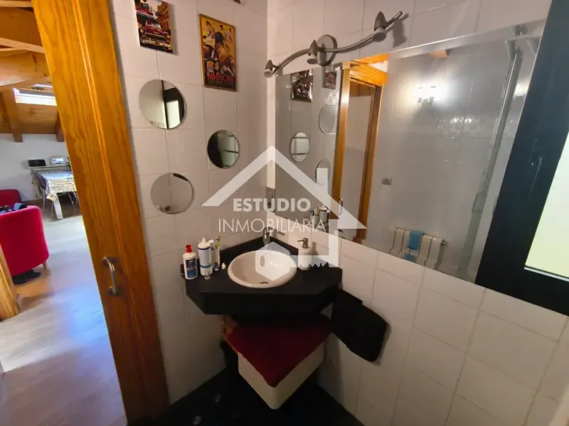 Bathrooms - Modern Loft with Wood Beams in Logroño