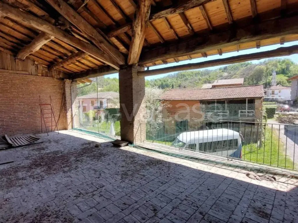 Toad - Rustic House with Portico in Boves