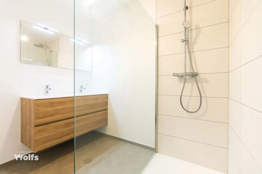 Vannitoad - New Apartment with Terrace in Liège