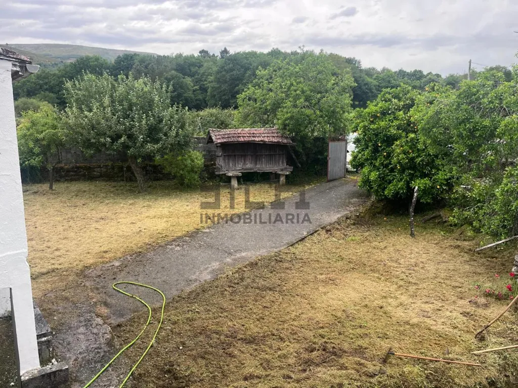 Jardin - Rustic Stone Chalet with Garden in Lobeira