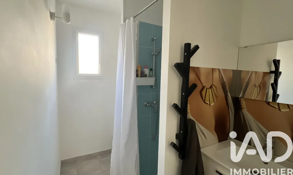 Bathrooms - Contemporary House with Pool in Pont-Saint-Esprit